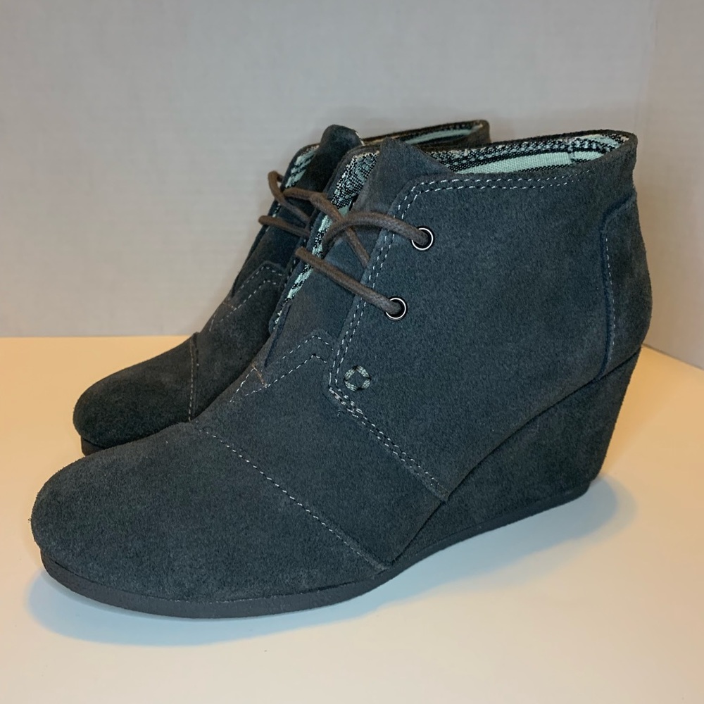 Tom's Charcoal Gray Suede Wedge Desert Booties 7